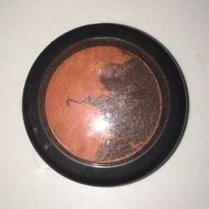 Exotic amber mineral blush